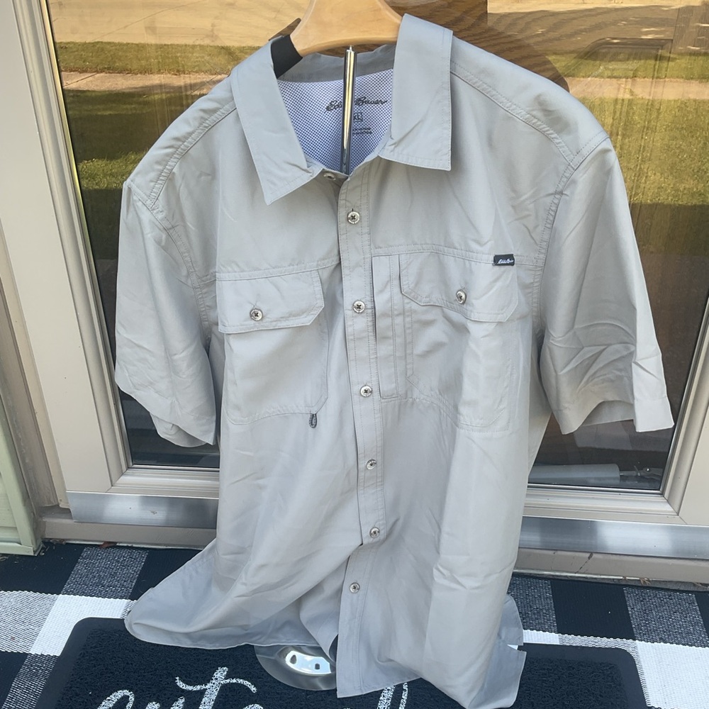 Eddie Bauer Men’s XXL Gray Short Sleeve Buttons Down Woven Tech Shirt